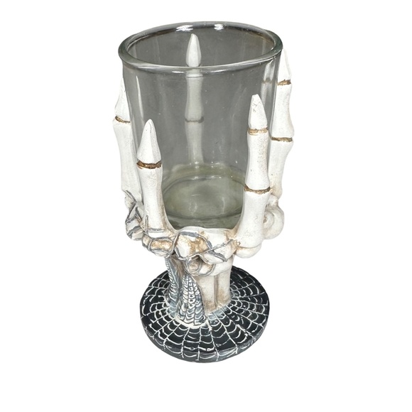 Yankee Candle 1687150 Skull Hand Votive Candle Holder - Picture 1 of 2